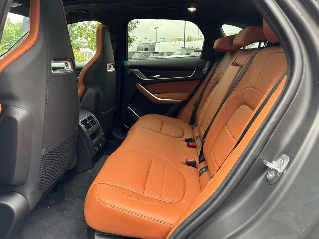 2026 Jaguar F-Pace R-Dynamic S - Photo 13