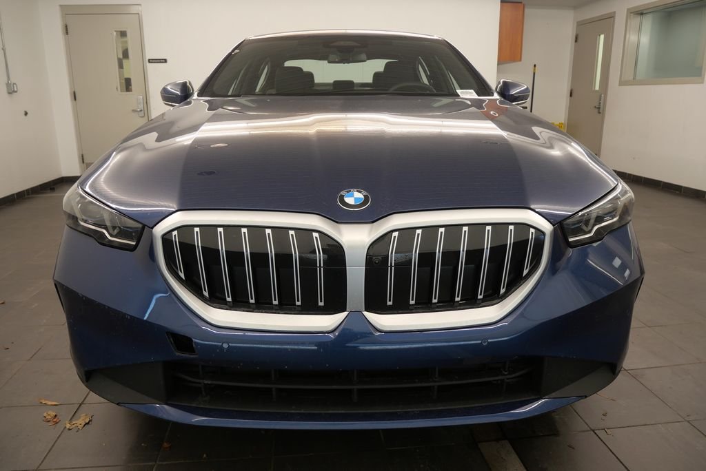 2025 BMW 5 Series 530i - Photo 9