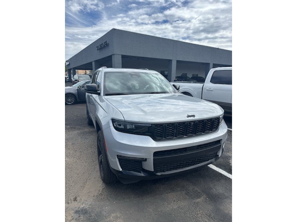 Used 2025 Silver Zynith Jeep Limited image 31