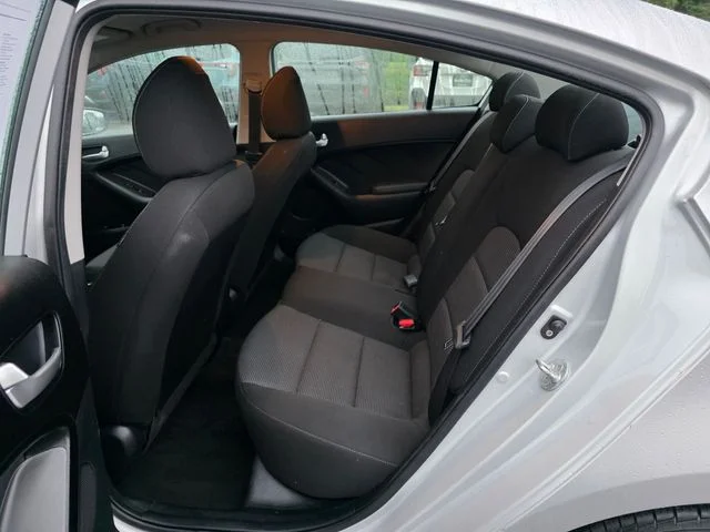Used 2017 Silky Silver Kia LX image 17