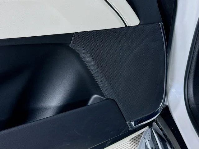 Used 2022 White Cadillac Sport image 21