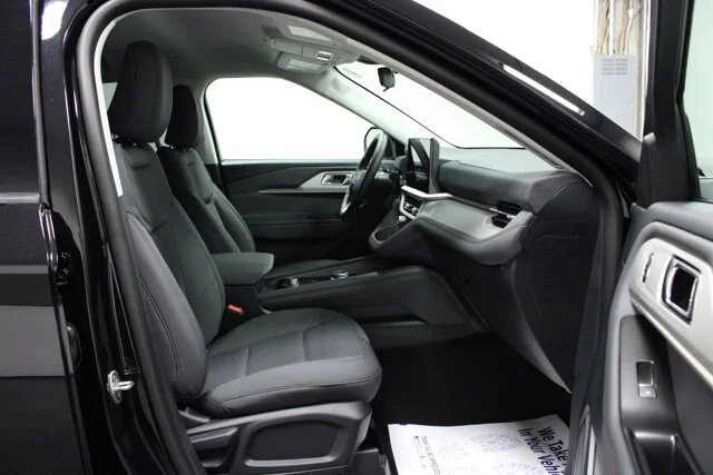New 2026 Agate Black Metallic Ford Active image 41