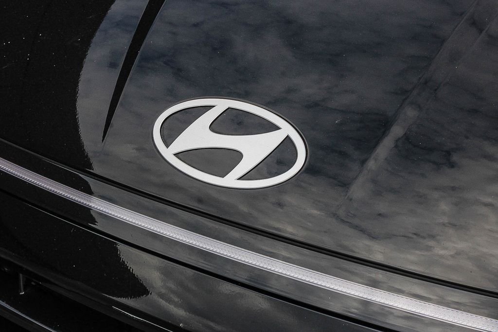 Certified Used 2025 Black Hyundai SEL image 6
