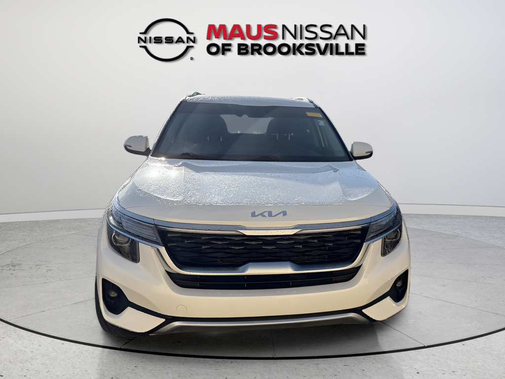 Used 2023 White Kia S image 3
