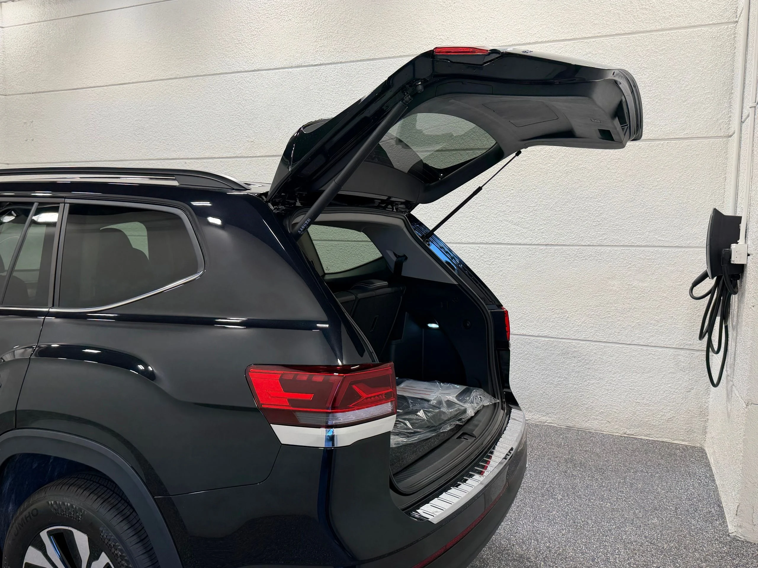 New 2026 Black Volkswagen 2.0T SE image 25