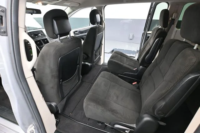 Used 2013 Silver Dodge SXT image 32