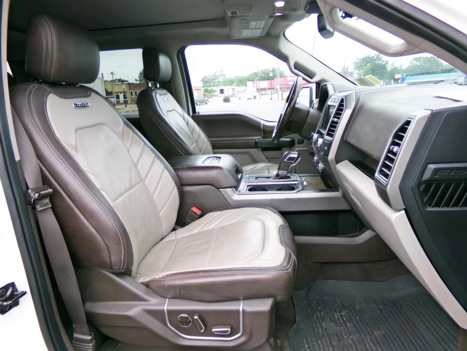 Used 2019 White Platinum Metallic Tri-Coat FORD  image 16