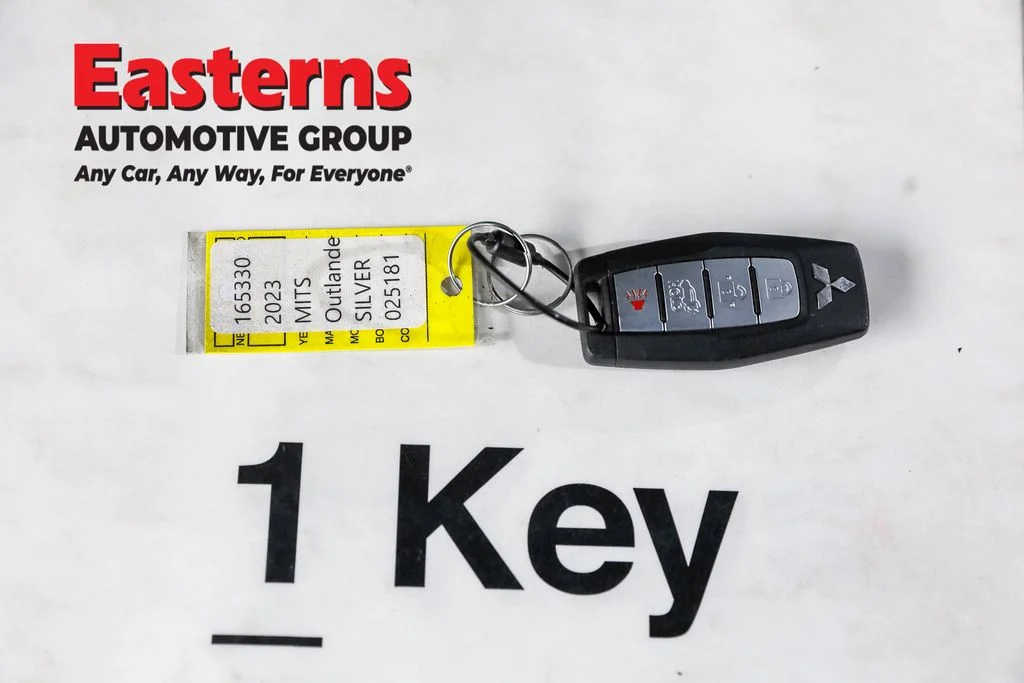 Used 2023 Silver Mitsubishi SE image 24