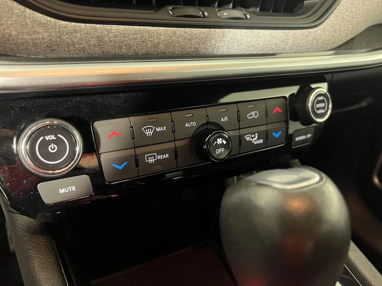 Used 2024 Bright White Clearcoat Jeep Latitude image 9