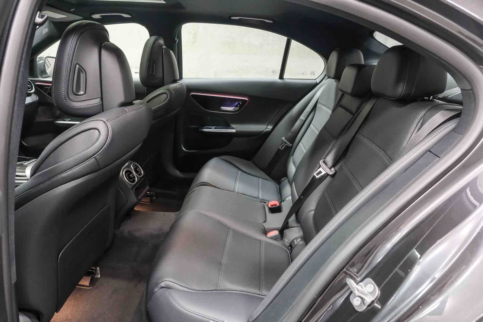 Nuevo Mercedes-Benz C 300 2026 en color gris grafito metalizado, imagen 21.