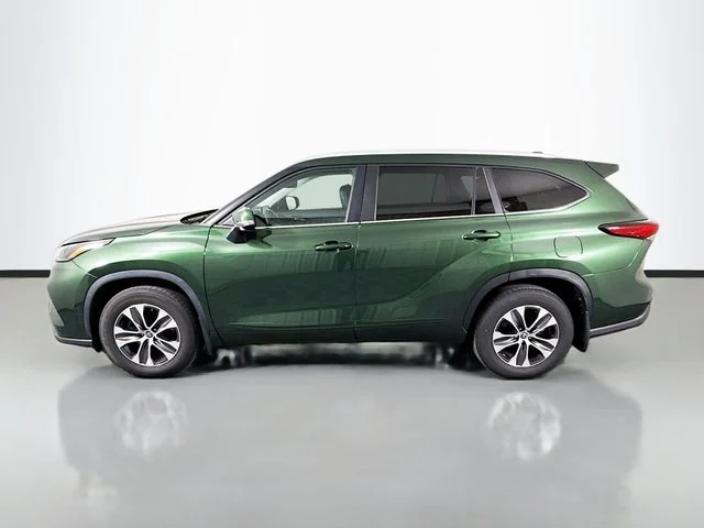Used 2023 Green Toyota XLE image 4