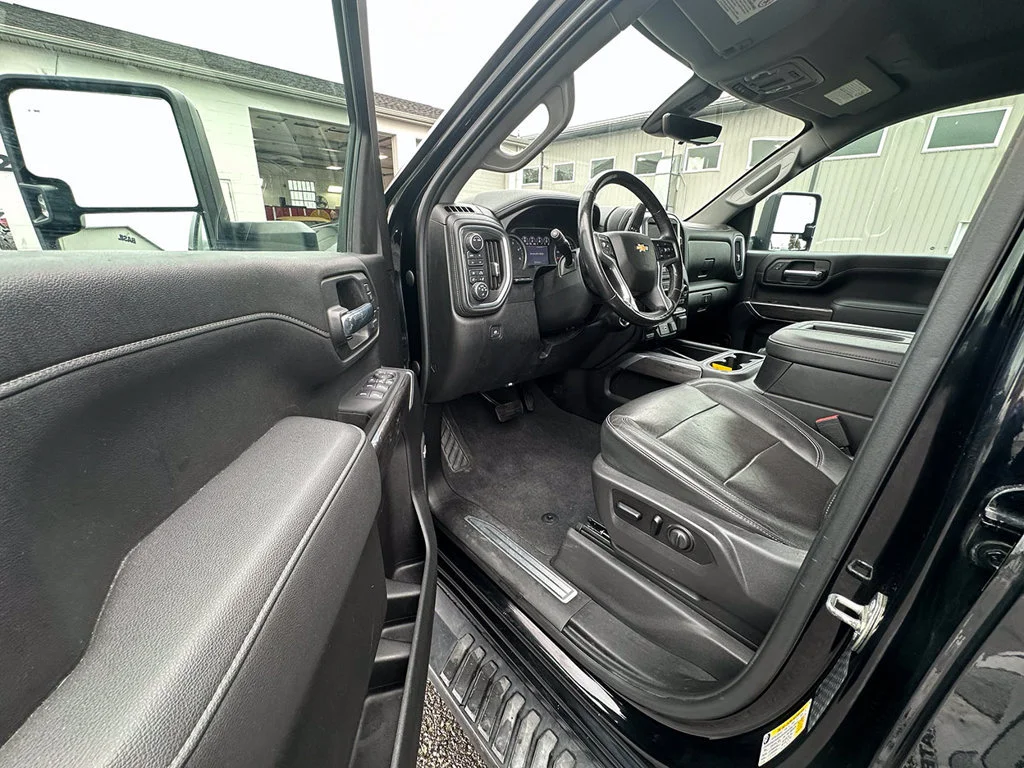 Used 2020 BLACK Chevrolet LTZ image 24