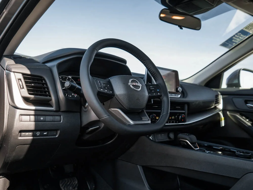 New 2026 Deep Ocean Blue Pearl Nissan SV image 19