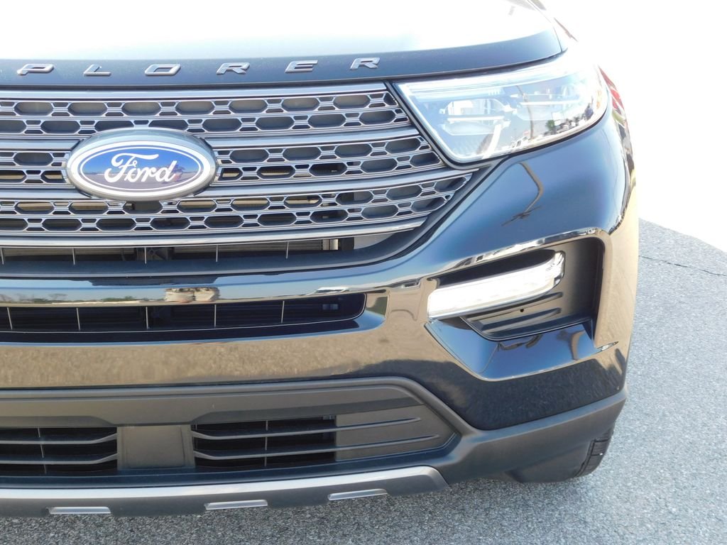 Used 2023 Black Ford XLT image 12