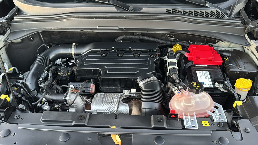 Used 2023 Black Jeep Latitude image 9