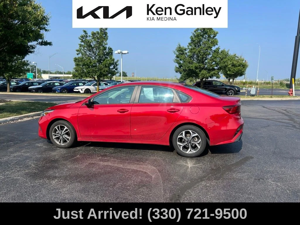 Used 2023 Red Kia LXS image 8