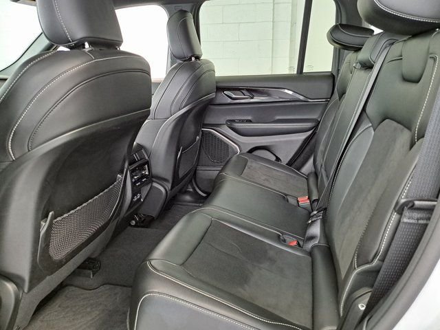 Used 2022 White Jeep Altitude image 25