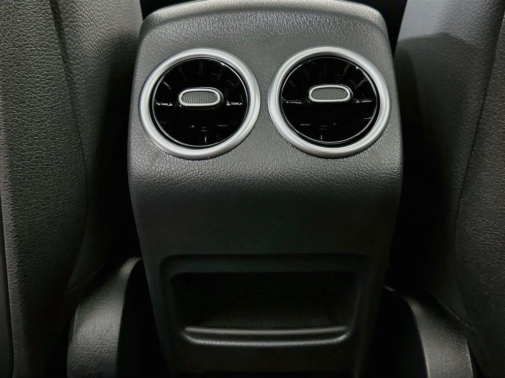 New 2026 Polar White Mercedes-Benz GLB 35 AMG® image 27