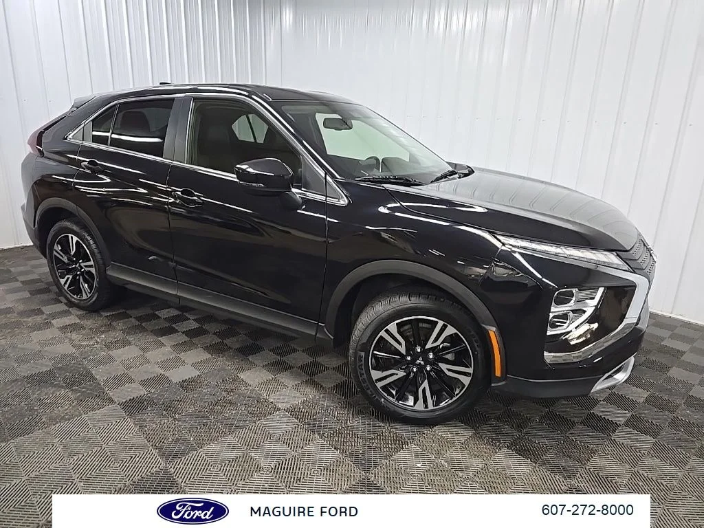 Used 2025 Black Mitsubishi SE image 9