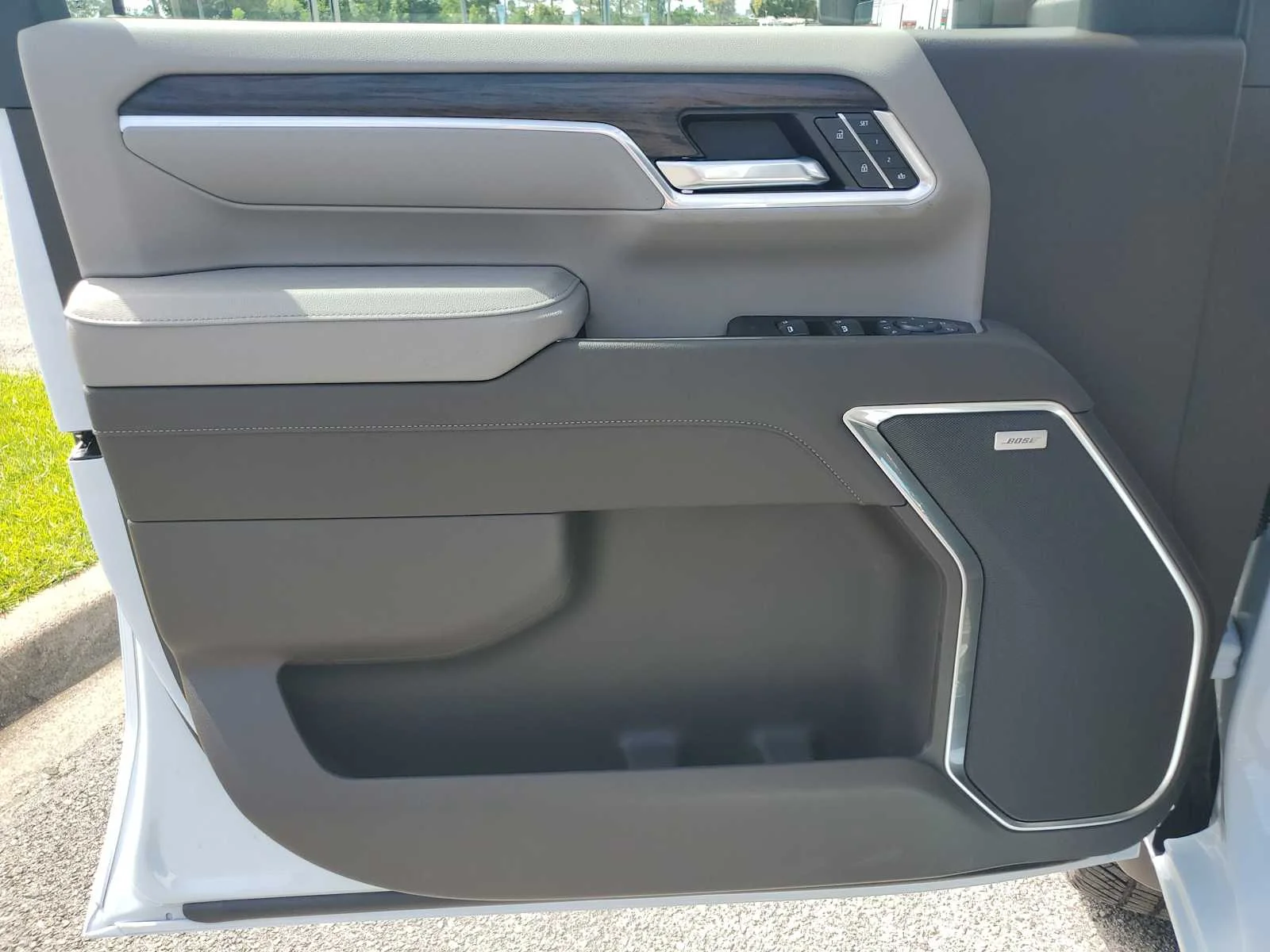 New 2026 Glacier White Tricoat GMC SLT image 25
