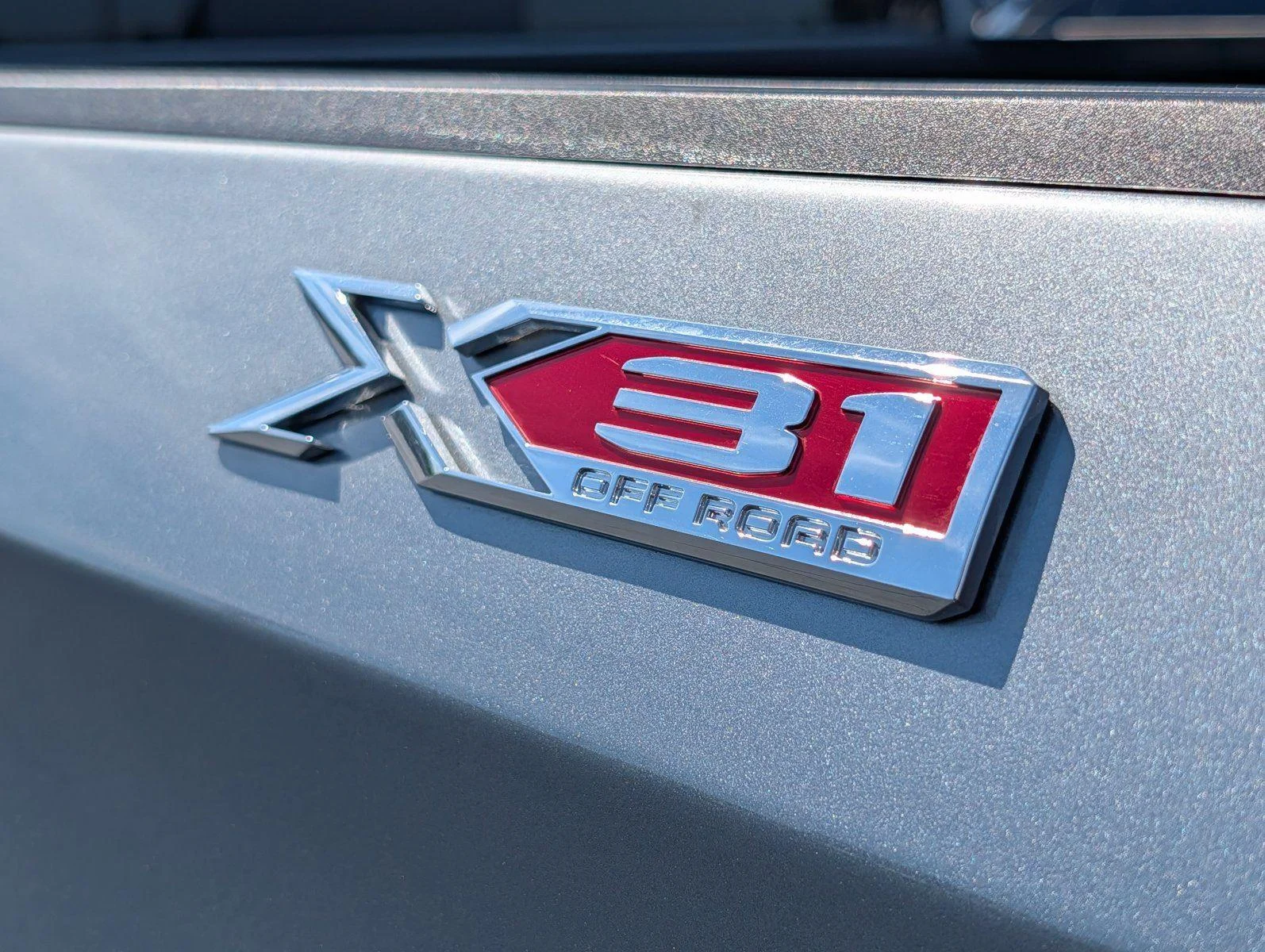 Used 2025 Sterling Metallic GMC SLT image 34