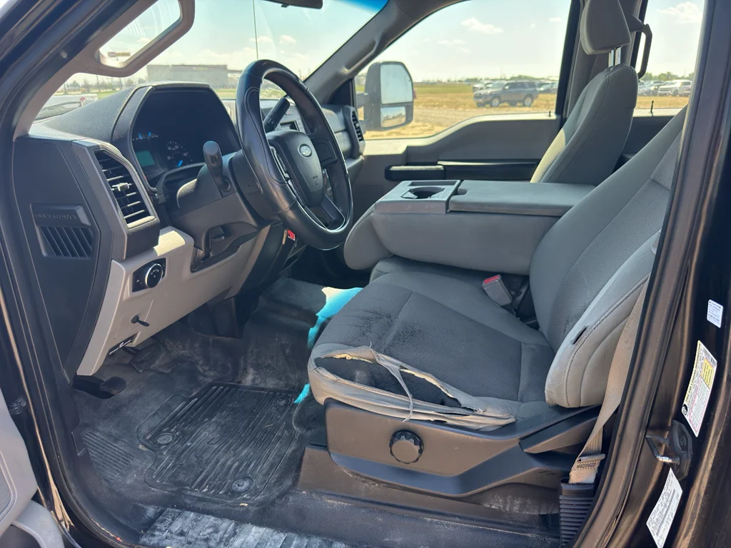 Used 2017 Shadow Black Ford XL image 24