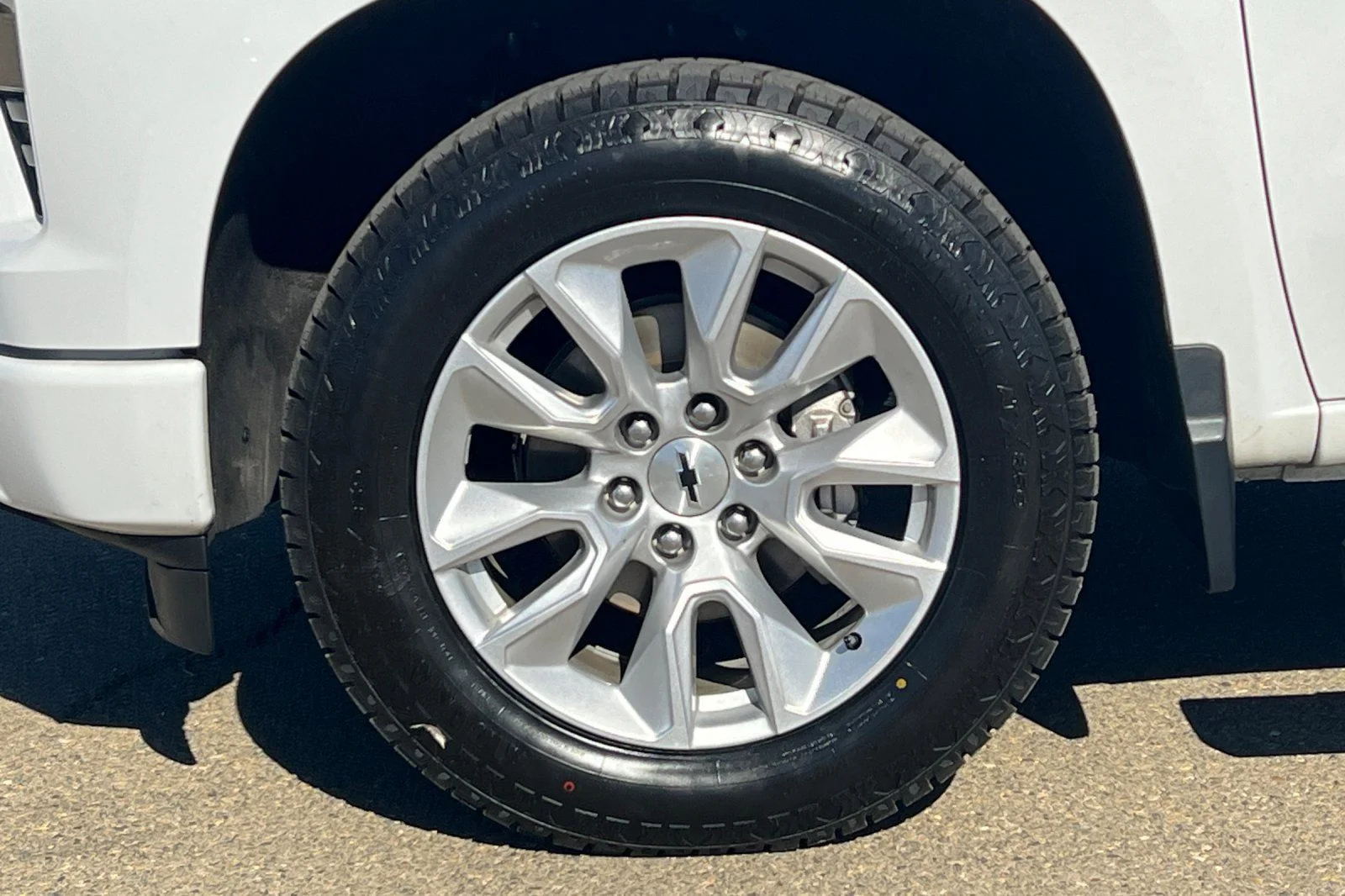 Used 2023 White Chevrolet Custom image 25