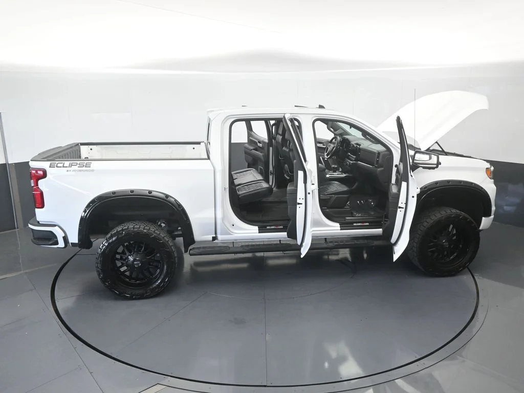 Used 2022 Summit White Chevrolet RST image 75