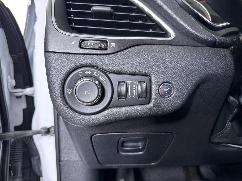 Used 2019 Bright White Clearcoat Jeep Trailhawk Elite image 29