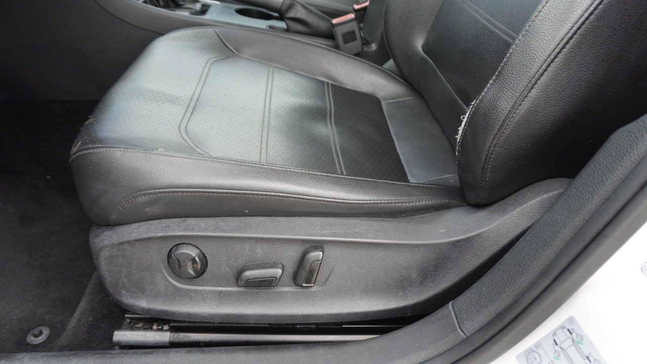 Used 2014 White Volkswagen S image 22