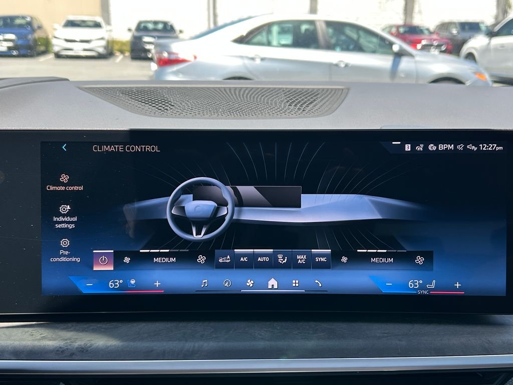 New 2026 Mineral White Metallic BMW xDrive40i image 23