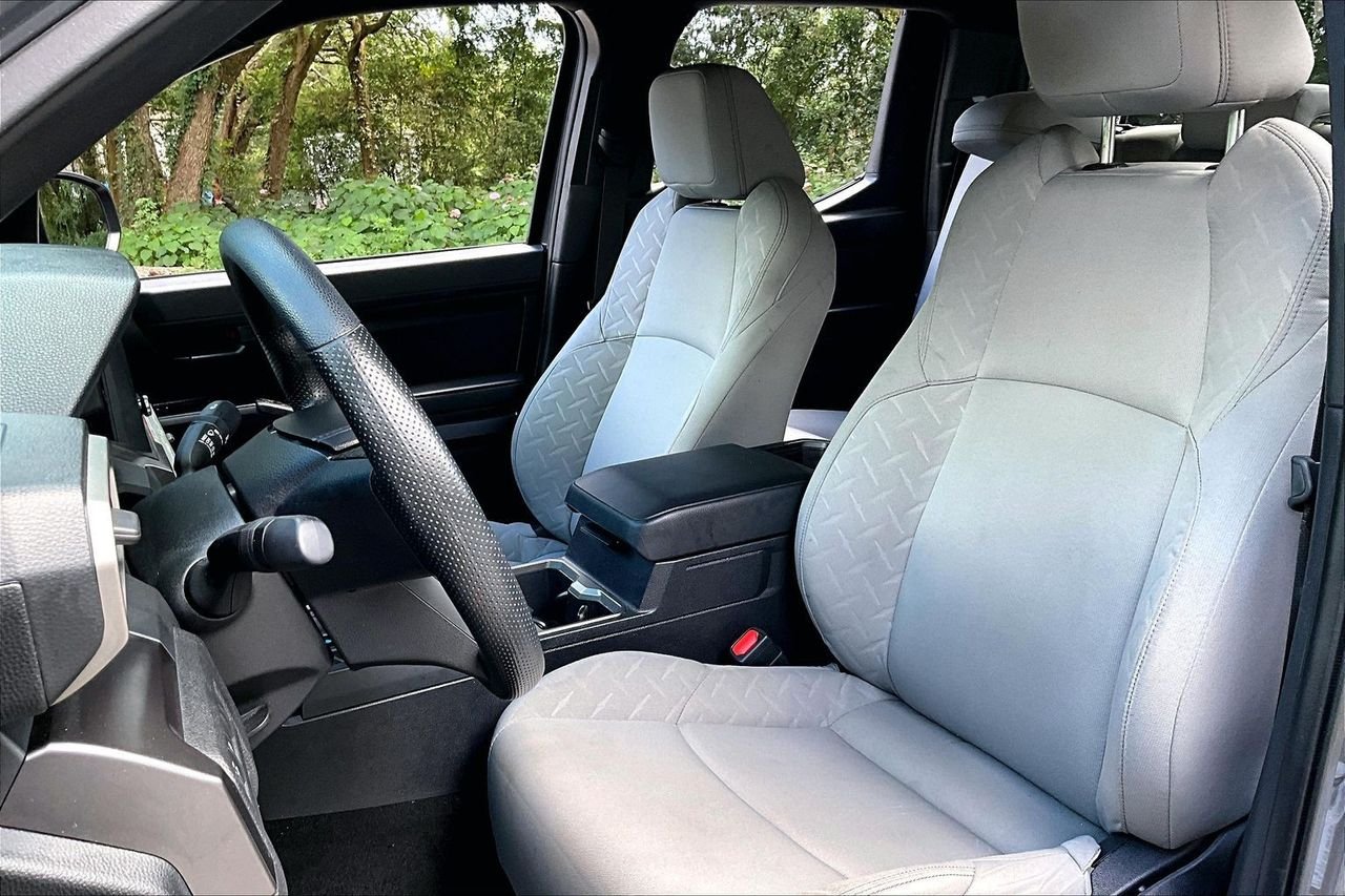 Used 2025  Toyota SR5 image 18