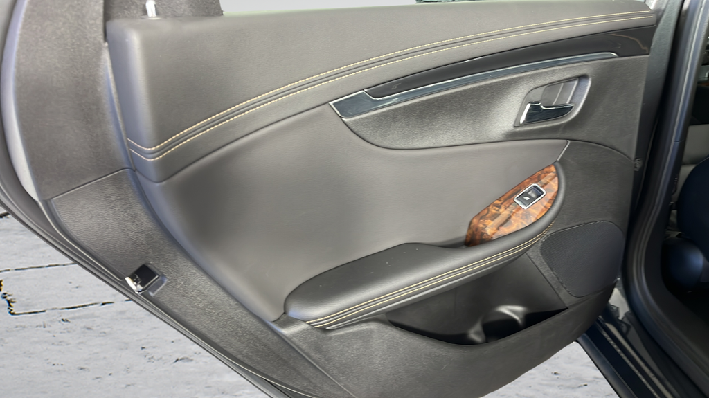 Used 2014 Ashen Gray Metallic Chevrolet LTZ image 11