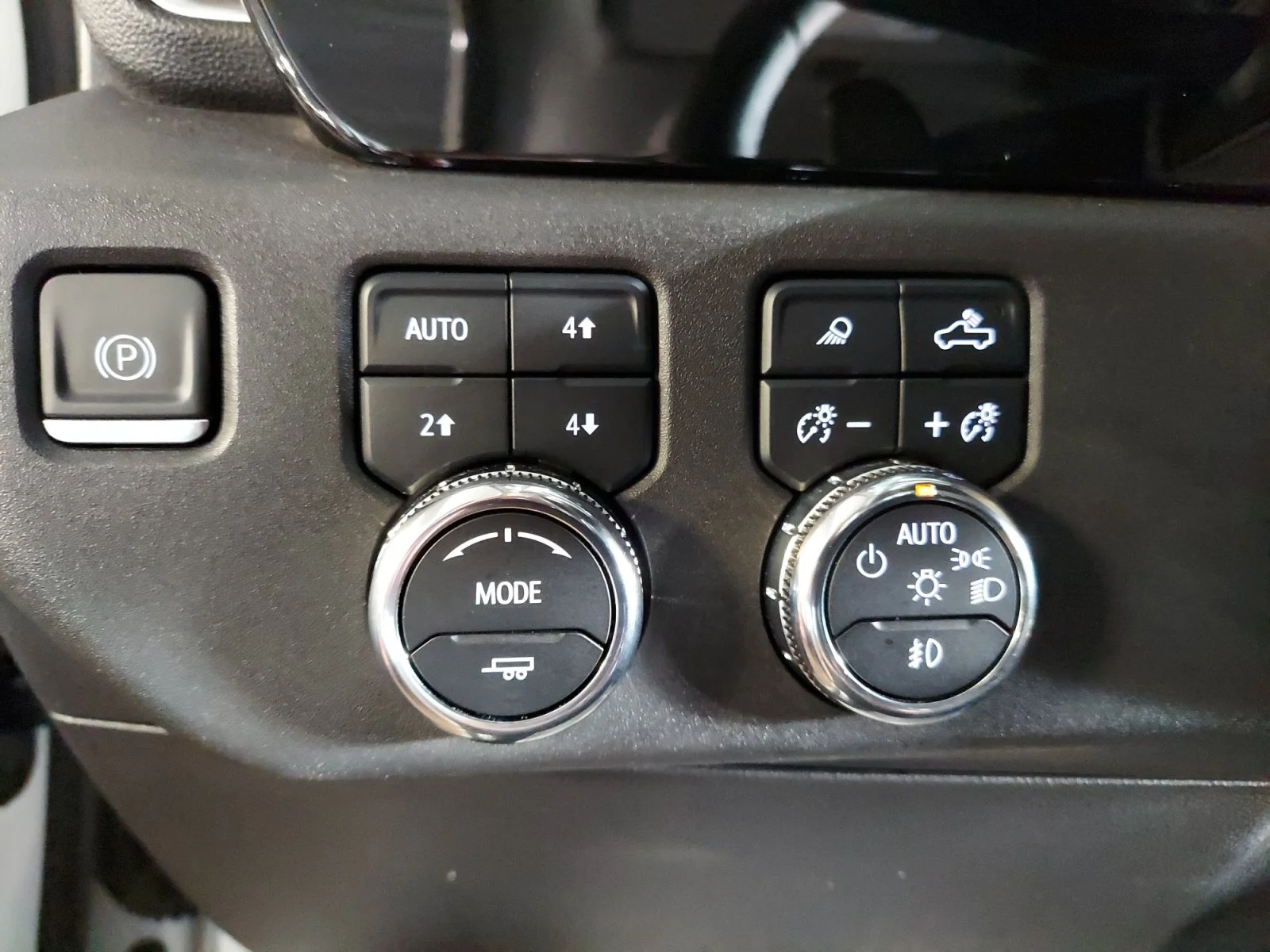 Used 2023 Summit White GMC Elevation image 29