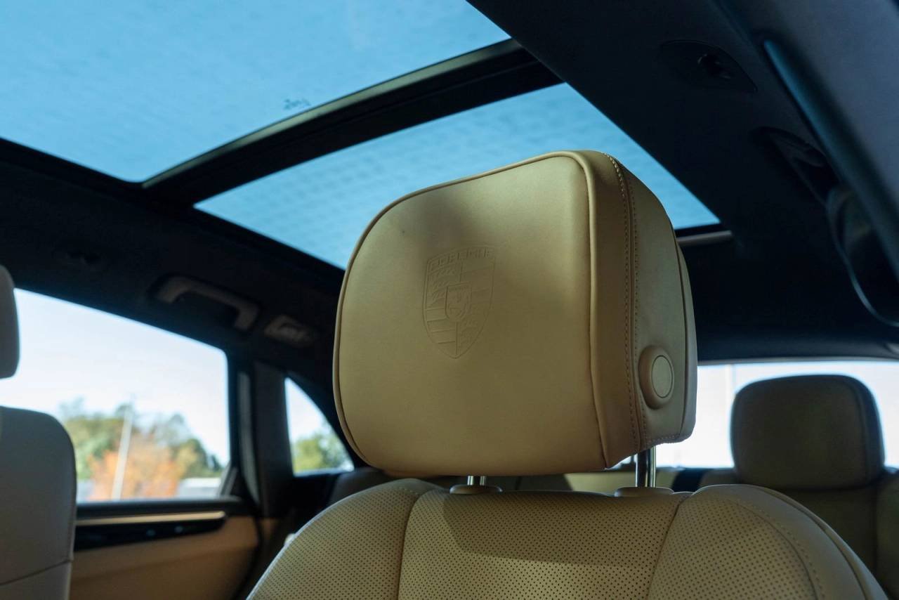 Used 2026  Porsche  image 32