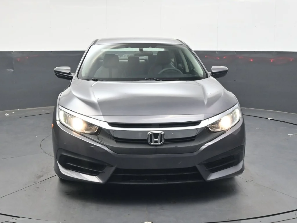 Certified Used 2018 Lunar Silver Metallic Honda LX image 9