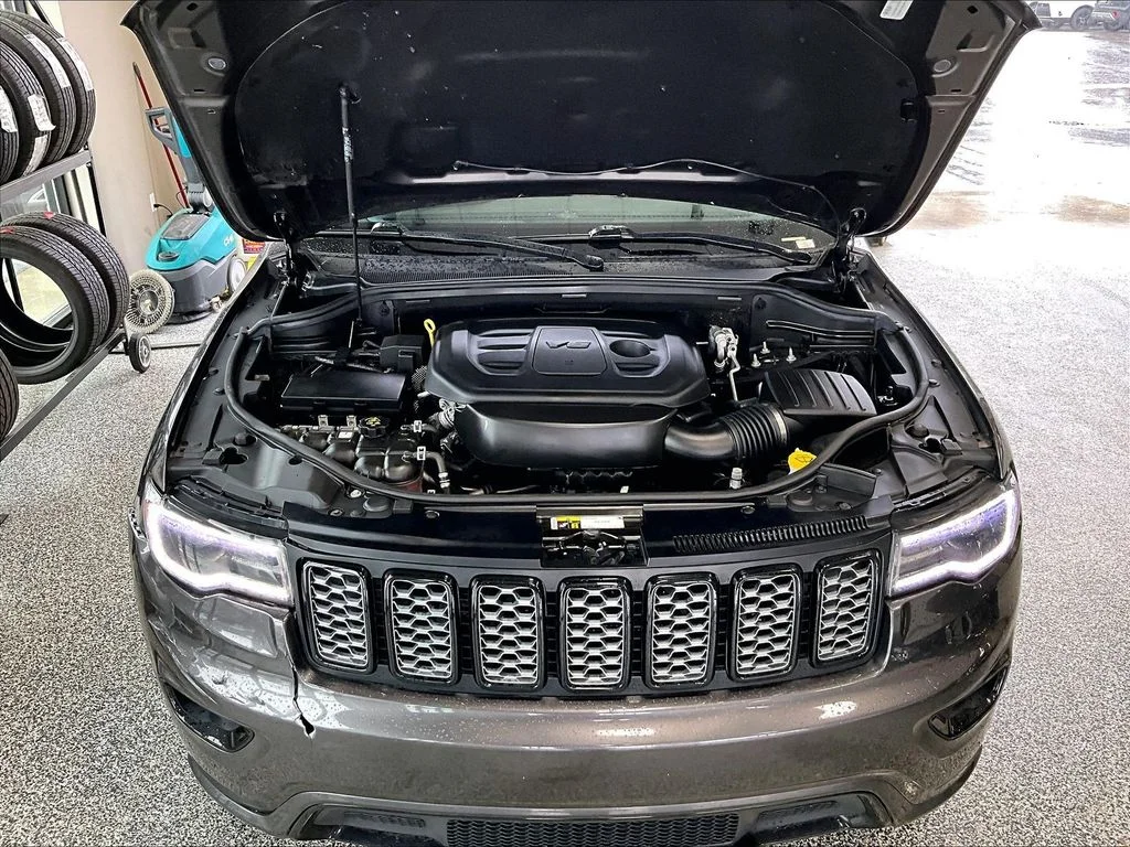 Used 2020 Gray Jeep Altitude image 11