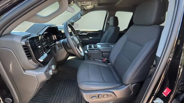 Used 2025 Onyx Black GMC Elevation image 18