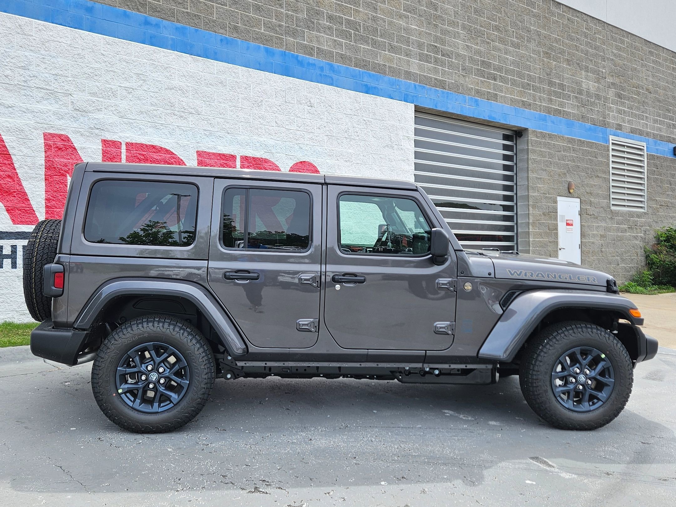New 2026 Granite Crystal Metallic Clear-Coat Exterior Paint Jeep 85th Anniversary image 8