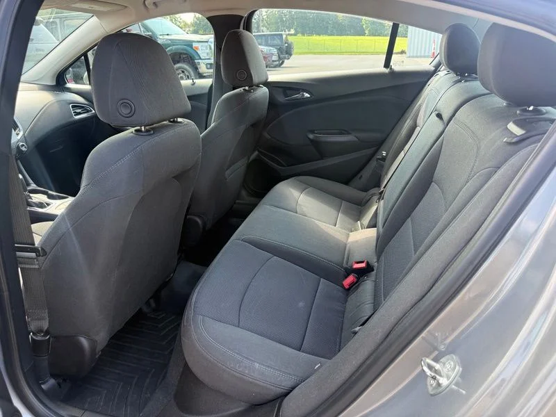 Used 2018 Gray Chevrolet LT image 6