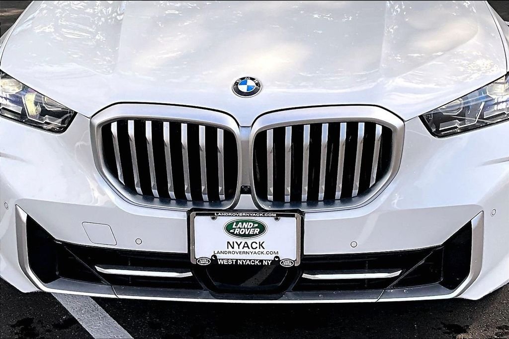 Used 2025 White BMW xDrive40i image 31