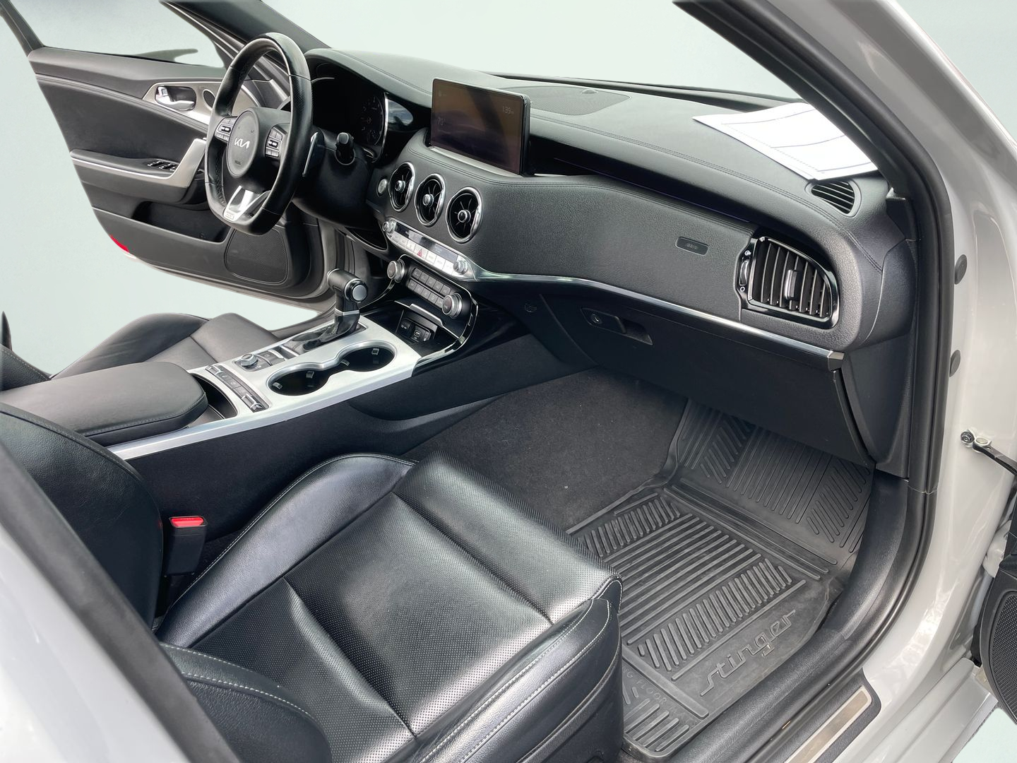 Used 2022 White Kia GT1 image 17