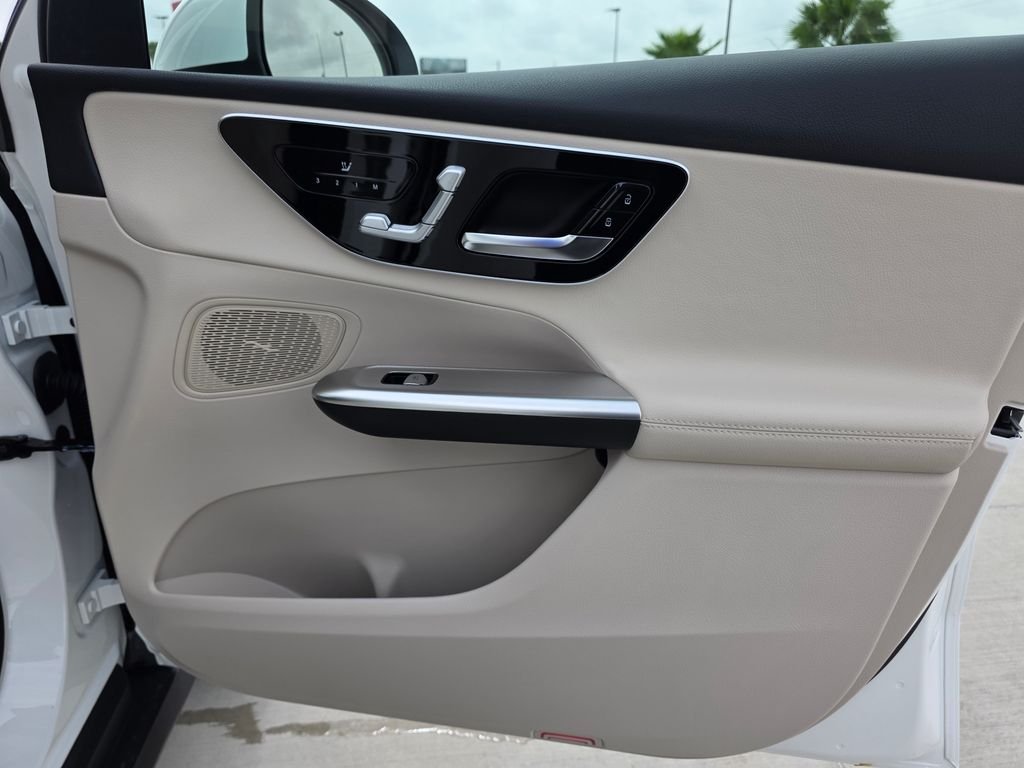 New 2026 Polar White Mercedes-Benz GLC 300 image 16