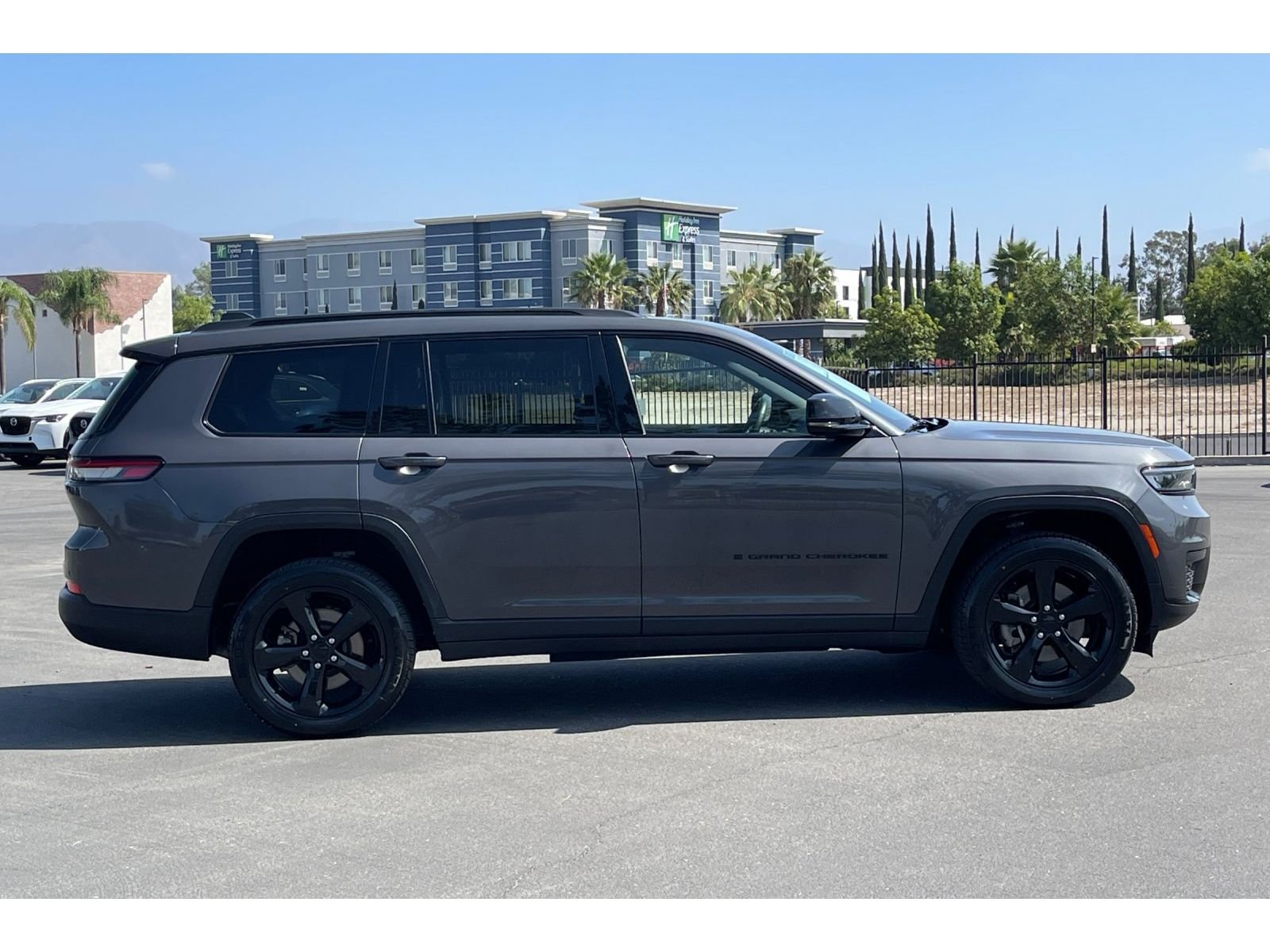 Used 2022 Baltic Gray Metallic Clearcoat Jeep Altitude image 7
