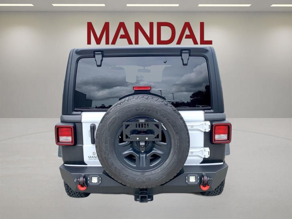 Used 2018 White Jeep Sport image 7