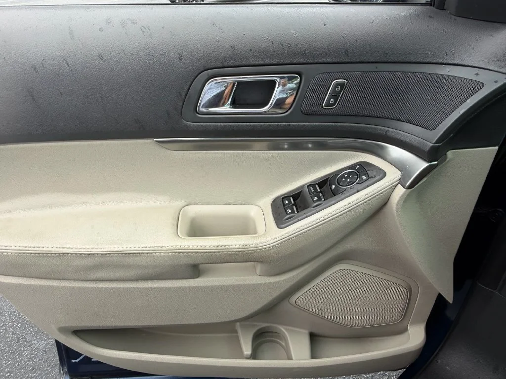 Used 2012 Blue Ford Base image 31