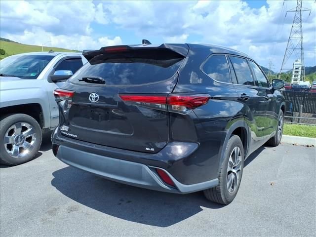 Used 2022 Brown Toyota XLE image 9
