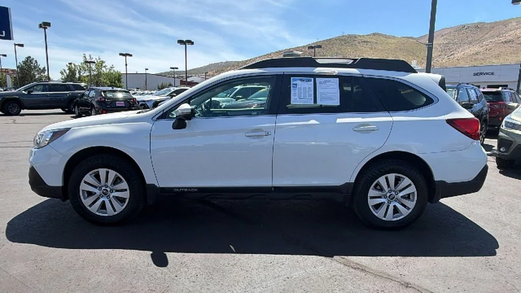 Used 2018 Crystal White Pearl Subaru 2.5i Premium image 6