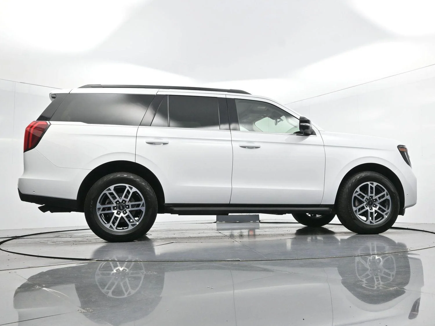 Used 2025 White Ford Active image 57