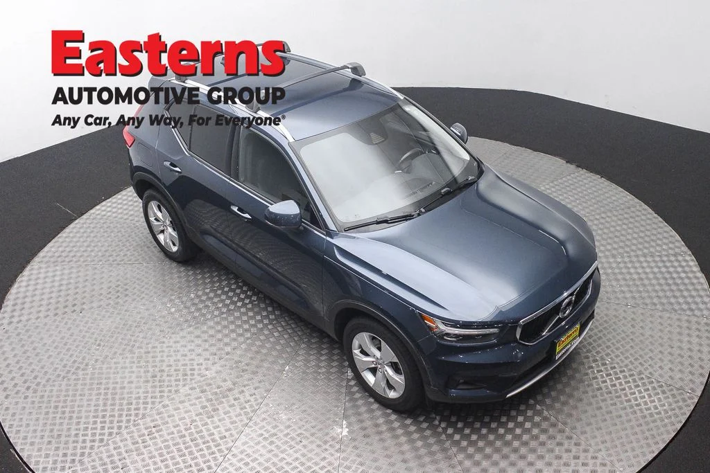 Used 2021 Gray Volvo Momentum image 3